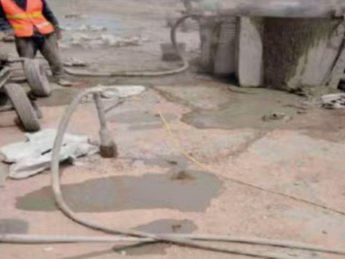 乌兰察布水泥混凝土路面板底注浆技术 路面脱空注浆整治方案