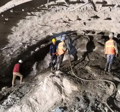 乌兰察布拱顶带模注浆料的施工流程及注意事项